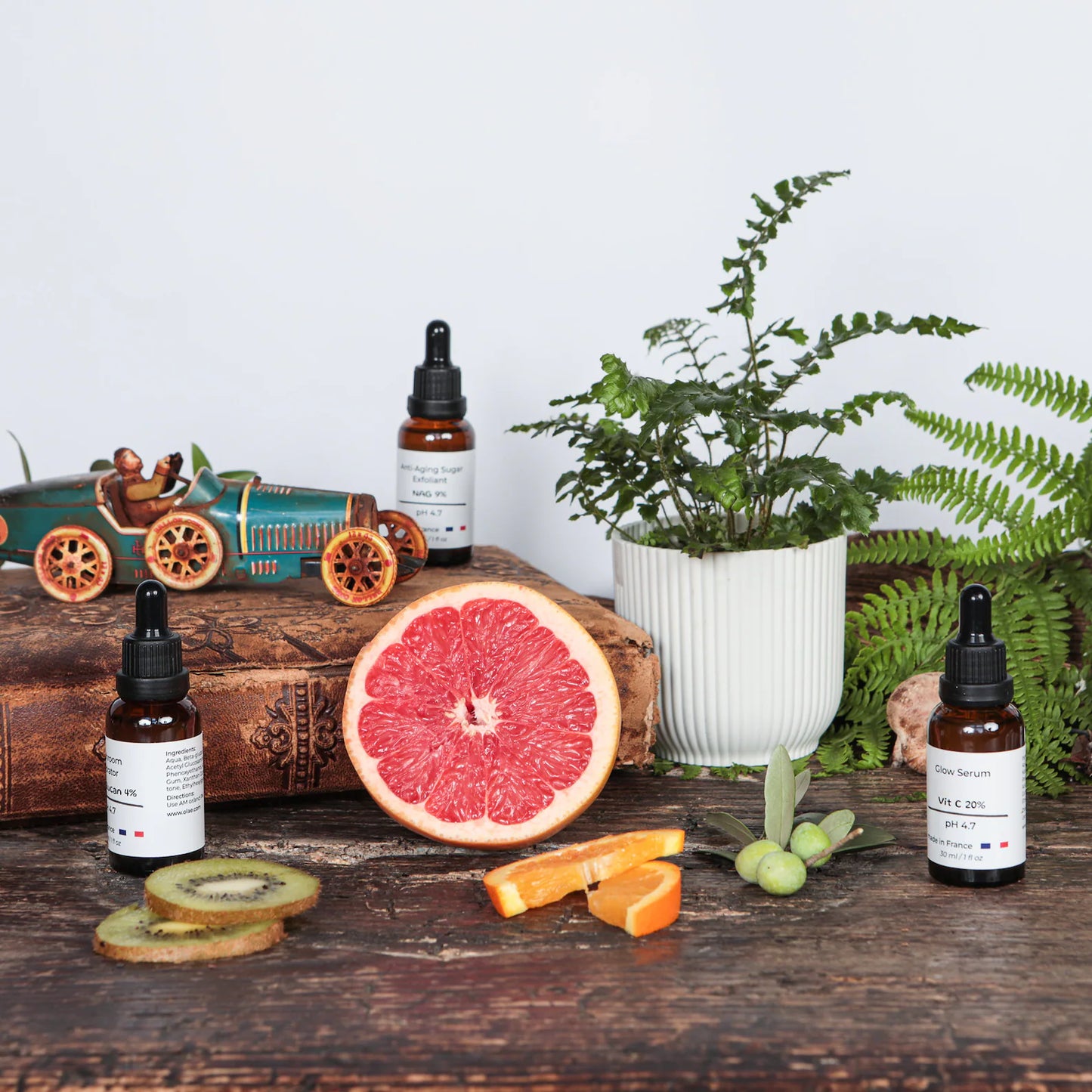 3 % de bakuchiol + astaxanthine dans du squalane. Huile naturelle, végétalienne et anti-âge.